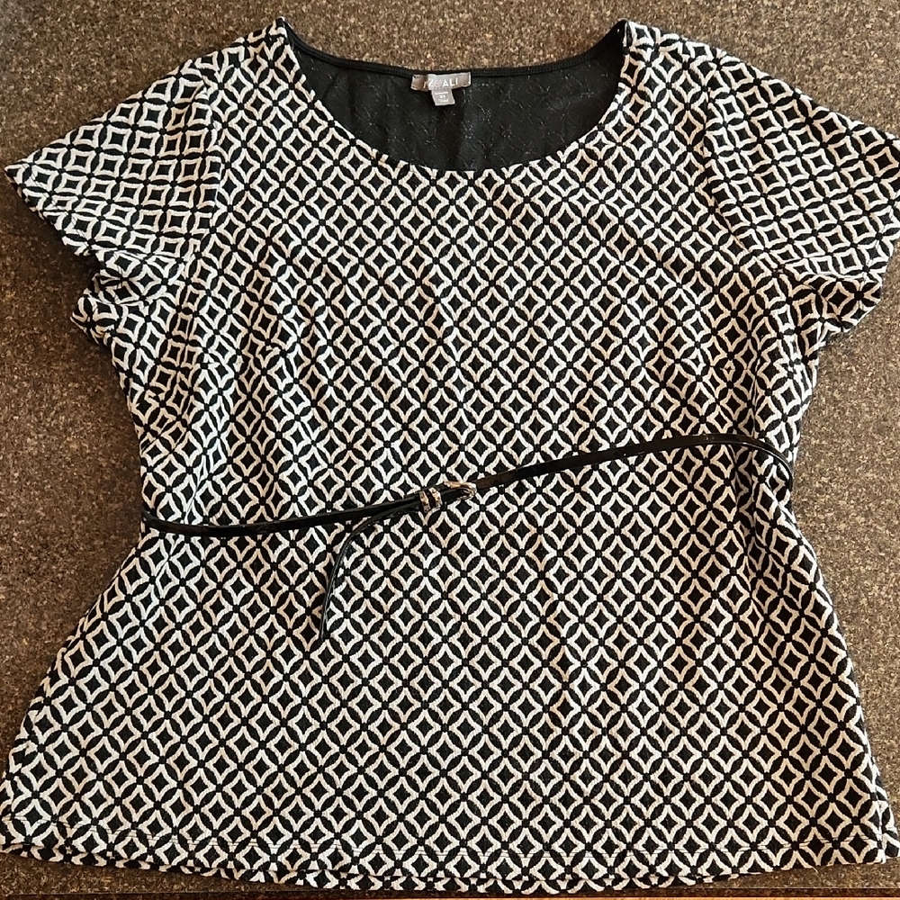 Roz & Ali Black and White Patterned Blouse